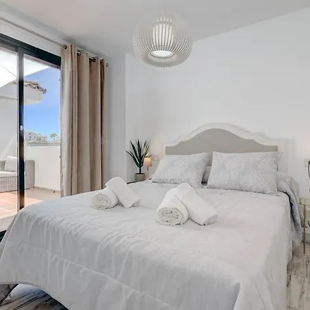 4 Bedroom Townhouse 200 Meters From The Beach! Apartment Estepona