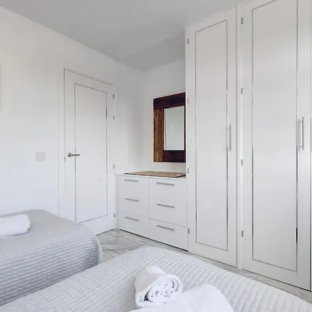 4 Bedroom Townhouse 200 Meters From The Beach! *