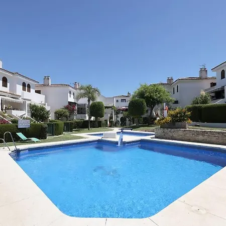 4 Bedroom Townhouse 200 Meters From The Beach!