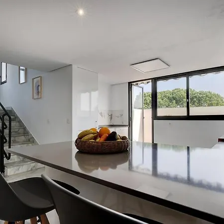 4 Bedroom Townhouse 200 Meters From The Beach! Appartement Estepona