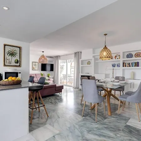 4 Bedroom Townhouse 200 Meters From The Beach! *