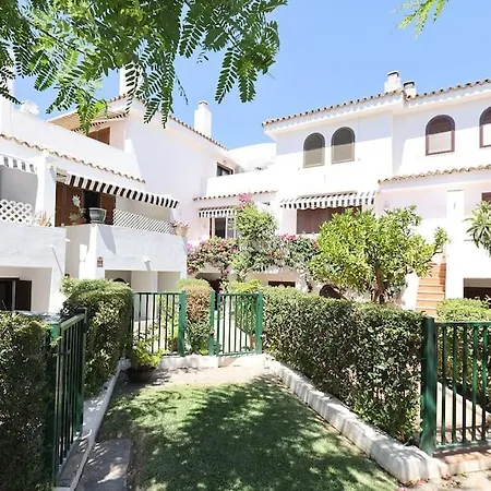 4 Bedroom Townhouse 200 Meters From The Beach!