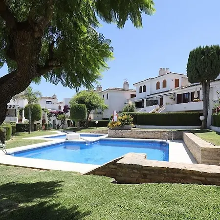 4 Bedroom Townhouse 200 Meters From The Beach! Estepona