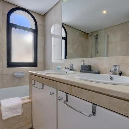 Apartment 4 Bedroom Townhouse 200 Meters From The Beach! Estepona