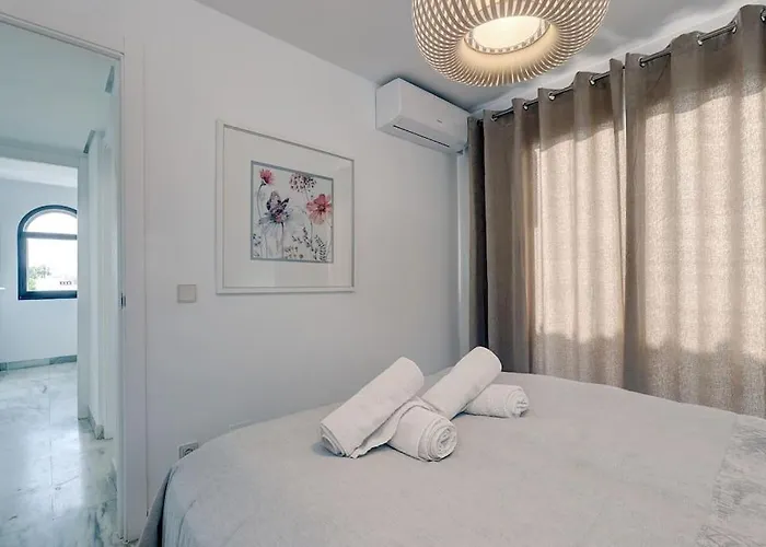 4 Bedroom Townhouse 200 Meters From The Beach! Estepona