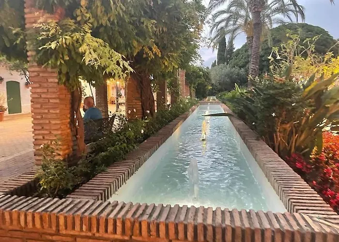 4 Bedroom Townhouse 200 Meters From The Beach! 埃斯特波纳