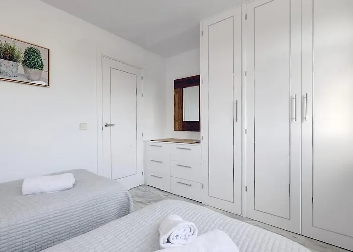 4 Bedroom Townhouse 200 Meters From The Beach! *