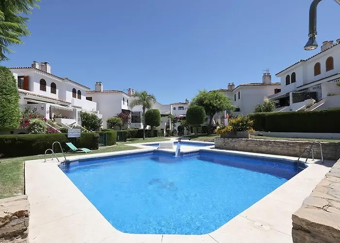 4 Bedroom Townhouse 200 Meters From The Beach!