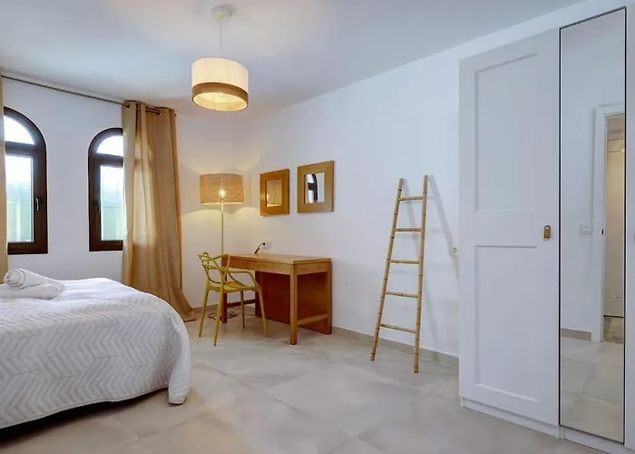 4 Bedroom Townhouse 200 Meters From The Beach! 公寓 埃斯特波纳