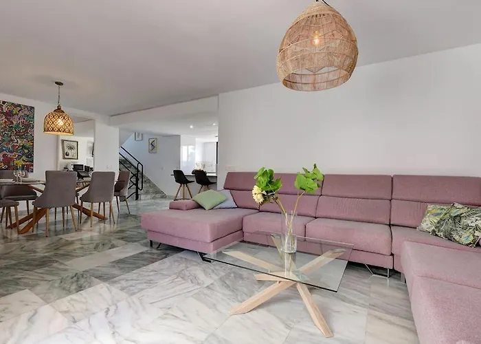 4 Bedroom Townhouse 200 Meters From The Beach! * Estepona