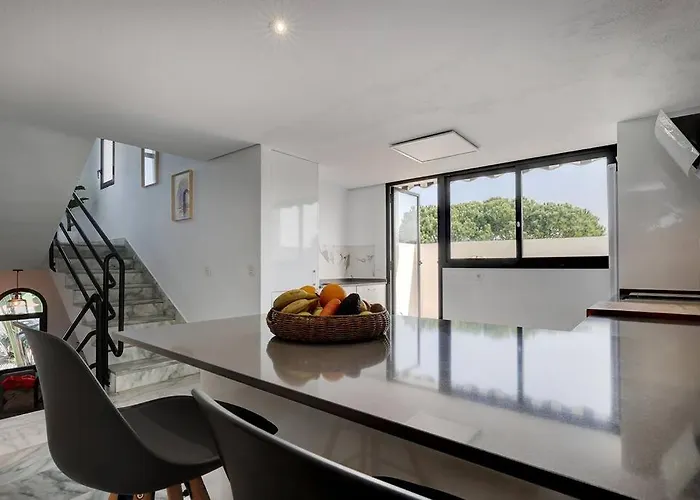 4 Bedroom Townhouse 200 Meters From The Beach! Apartment Estepona