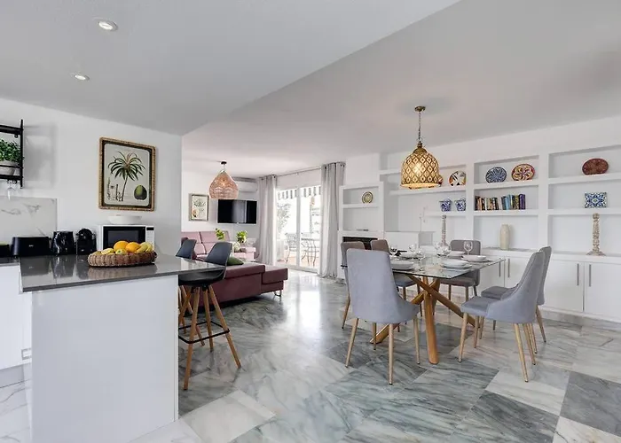 4 Bedroom Townhouse 200 Meters From The Beach! *