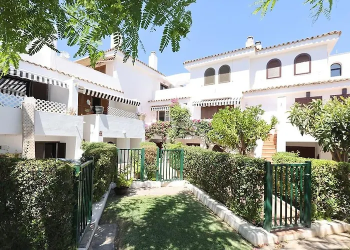 4 Bedroom Townhouse 200 Meters From The Beach!