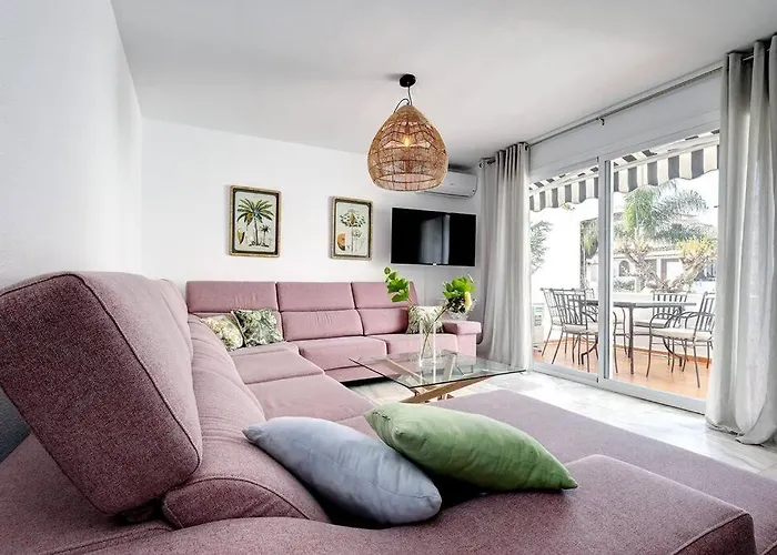 公寓 4 Bedroom Townhouse 200 Meters From The Beach! 埃斯特波纳