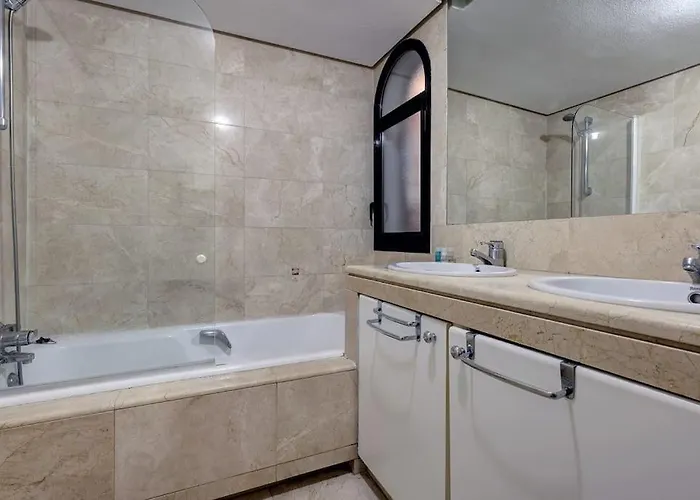 Apartment 4 Bedroom Townhouse 200 Meters From The Beach! *