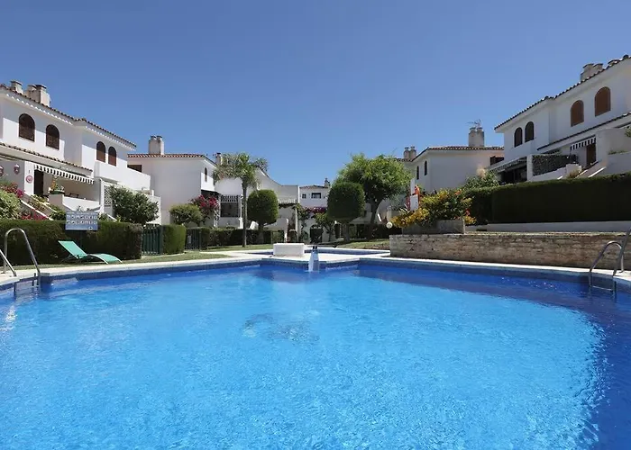 公寓 4 Bedroom Townhouse 200 Meters From The Beach! 埃斯特波纳