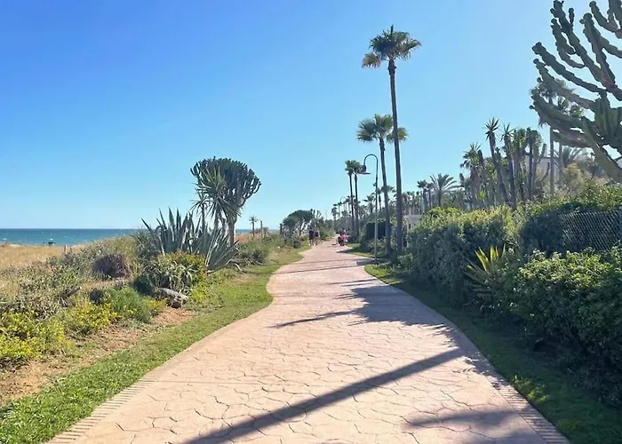 4 Bedroom Townhouse 200 Meters From The Beach! *