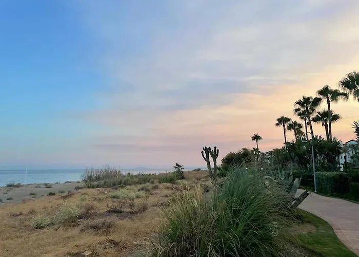 4 Bedroom Townhouse 200 Meters From The Beach!