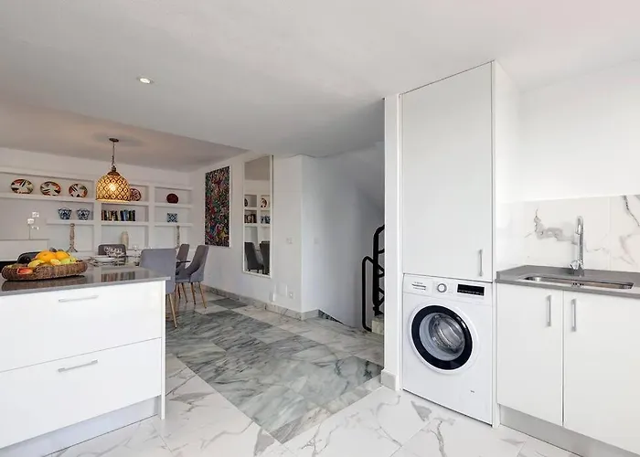 4 Bedroom Townhouse 200 Meters From The Beach! 埃斯特波纳