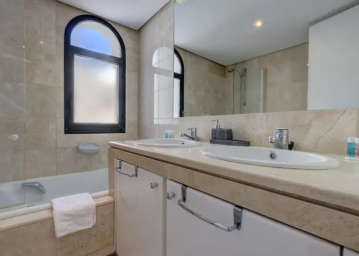 Apartment 4 Bedroom Townhouse 200 Meters From The Beach! Estepona