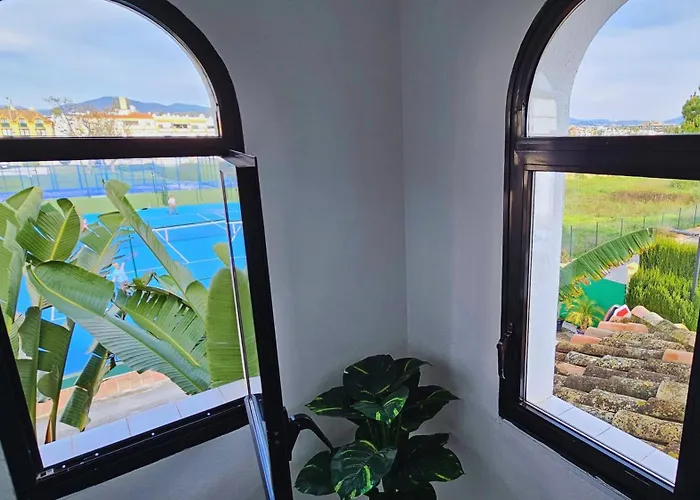 4 Bedroom Townhouse 200 Meters From The Beach!