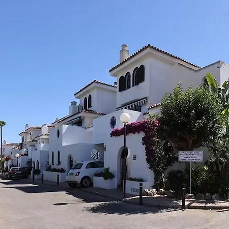4 Bedroom Townhouse 200 Meters From The Beach! Apartament Estepona