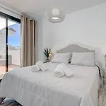 4 Bedroom Townhouse 200 Meters From The Beach! Apartment Estepona