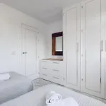 4 Bedroom Townhouse 200 Meters From The Beach! *