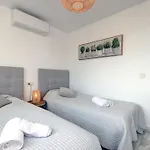 Apartment 4 Bedroom Townhouse 200 Meters From The Beach!