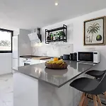 Apartment 4 Bedroom Townhouse 200 Meters From The Beach! *