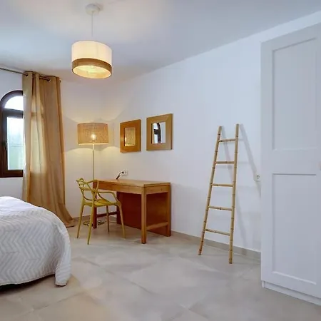 4 Bedroom Townhouse 200 Meters From The Beach! Apartment Estepona