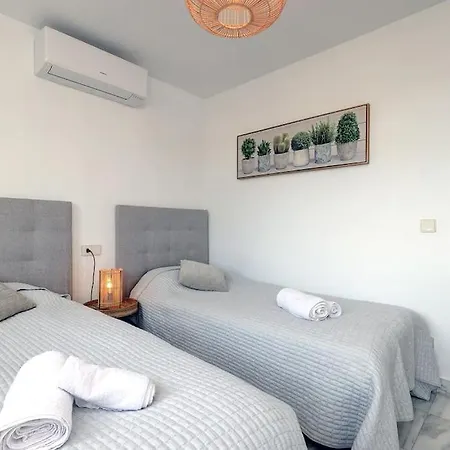 Apartment 4 Bedroom Townhouse 200 Meters From The Beach!