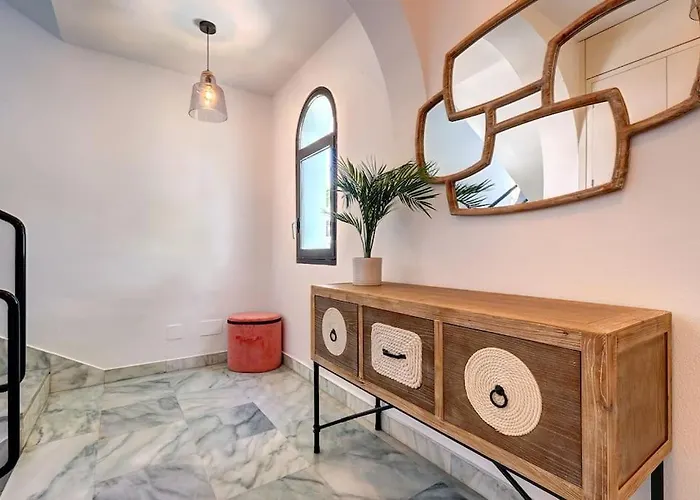 4 Bedroom Townhouse 200 Meters From The Beach! * Estepona