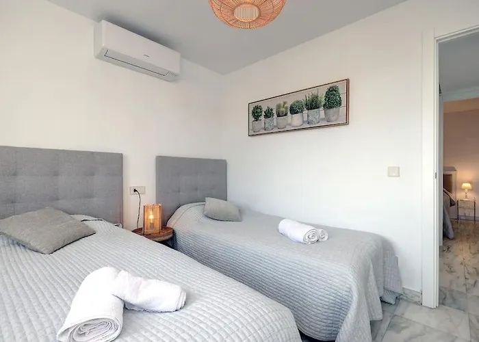 Lägenhet 4 Bedroom Townhouse 200 Meters From The Beach!