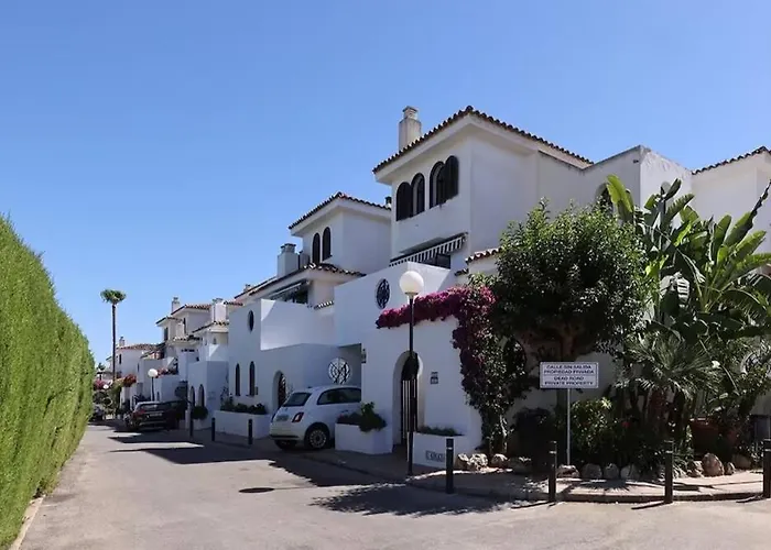 4 Bedroom Townhouse 200 Meters From The Beach! Lägenhet Estepona